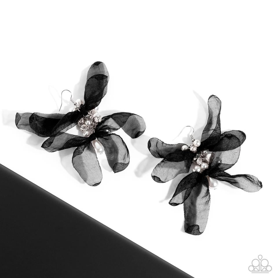 Cosmopolitan Charisma - Black Paparazzi Earring