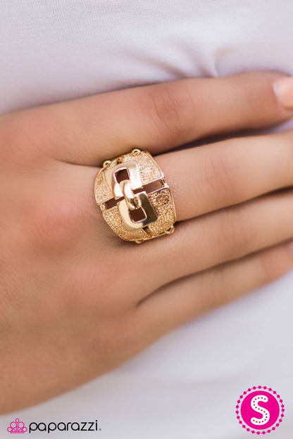 Champion Buckle - Gold Paparazzi Ring