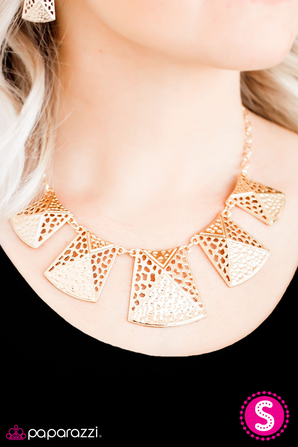 Hail To The Chief-ette - Gold Paparazzi Necklace