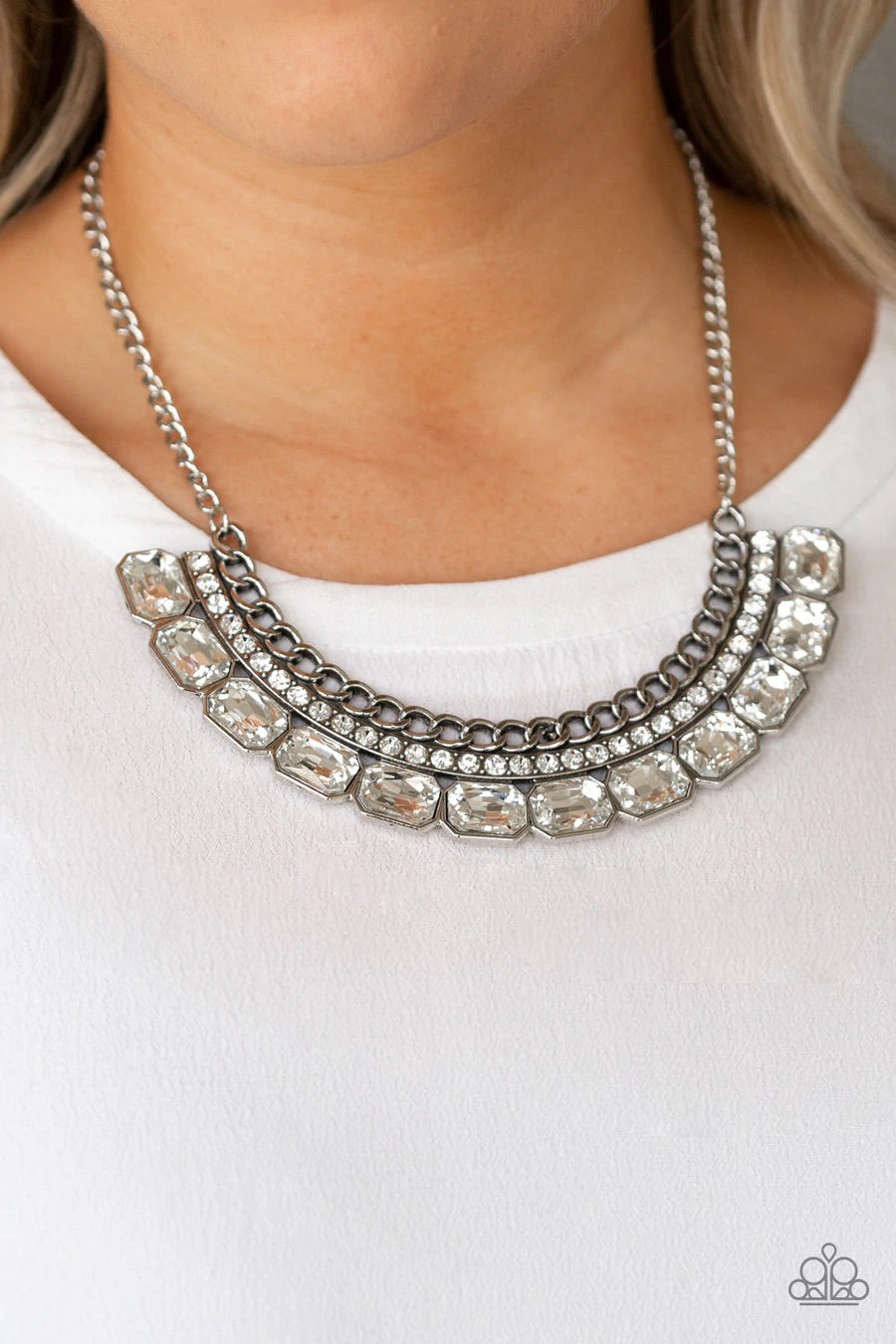 Killer Knockout - White Paparazzi Necklace