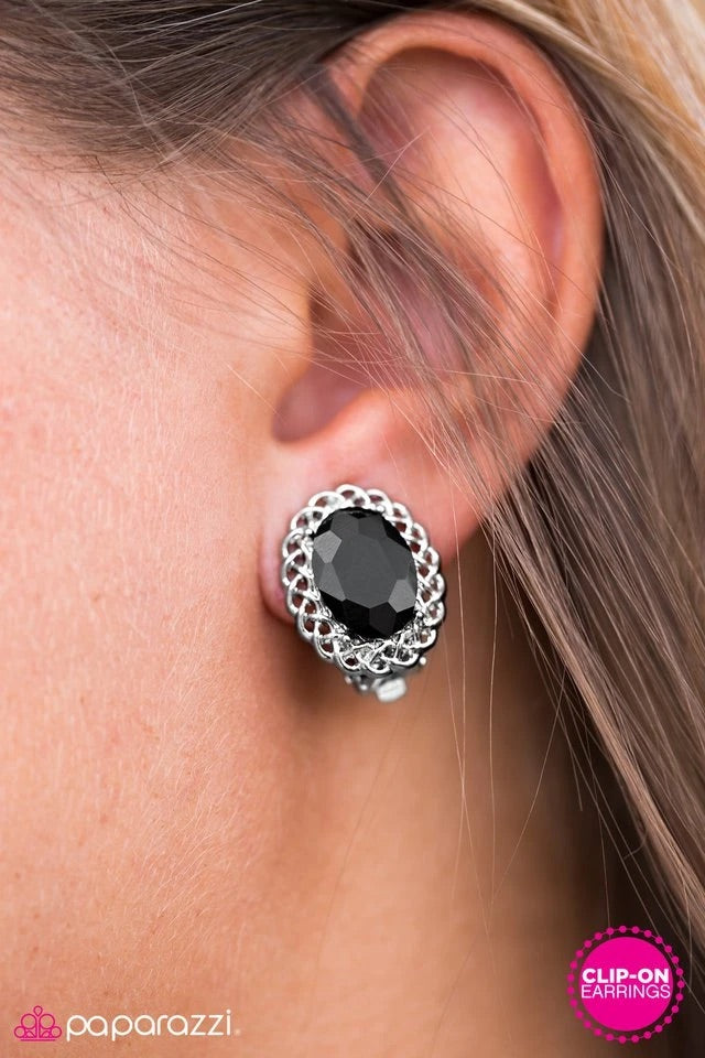 Royal CHAIN - Black Clip-On Earring